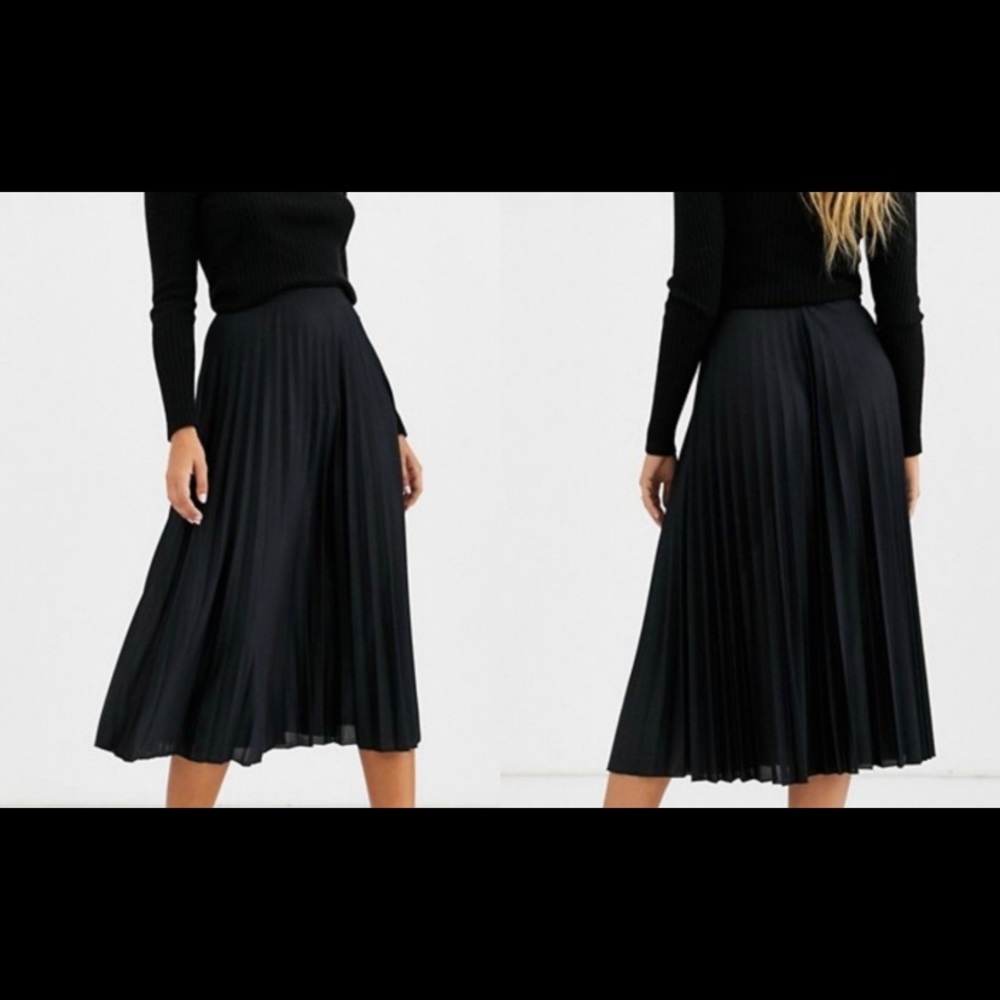 Pleated Black Skirt